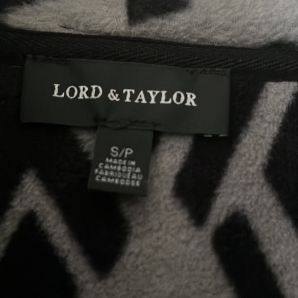 Lord and Taylor NWT Fleece Jacket Gray and Black print Petite Small - Picture 2 of 5